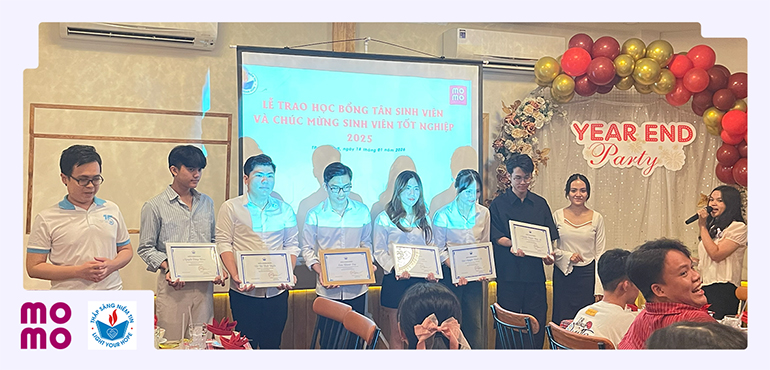 Hoàn thành trao 17 suất học bổng cho sinh viên nghèo có thành tích xuất sắc trong học tập (Đợt 1.2025)