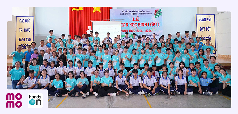 Hoàn thành trao tặng hơn 100 laptop cho học sinh khó khăn tại Vĩnh Long, Đồng tháp