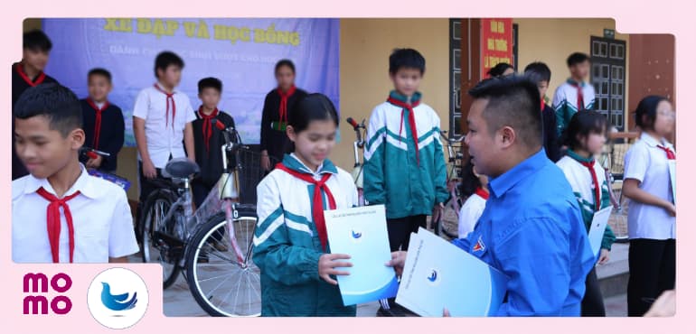 40 phần quà xe đạp và học bổng đã đến với học sinh vượt khó ở xã Văn Bài, Lào Cai