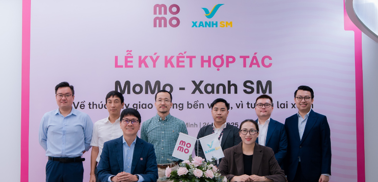 MoMo và Xanh SM ký kết hợp tác chiến lược, mở rộng dịch vụ di chuyển xanh và thanh toán số cho người dùng
