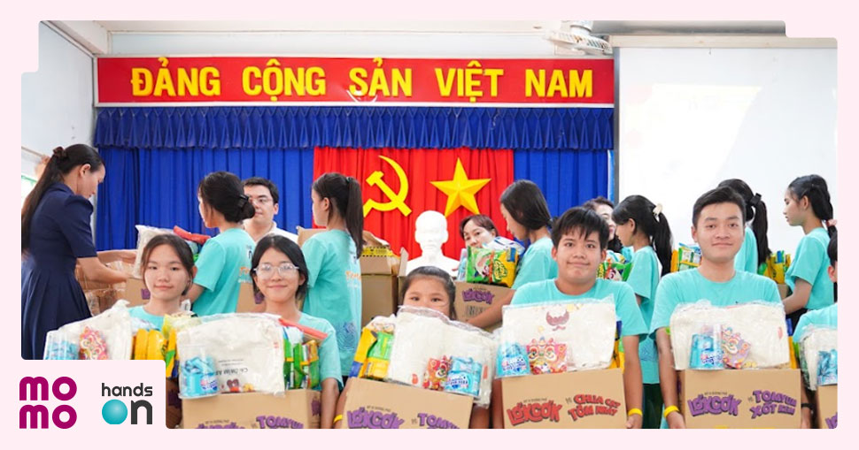 Cộng tay trao quà Tết cho các em học sinh tại Đồng bằng Sông Cửu Long