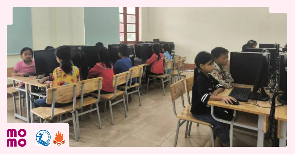 Hỗ trợ các em học sinh có phòng tin học mới, tiếp cận với khoa học.