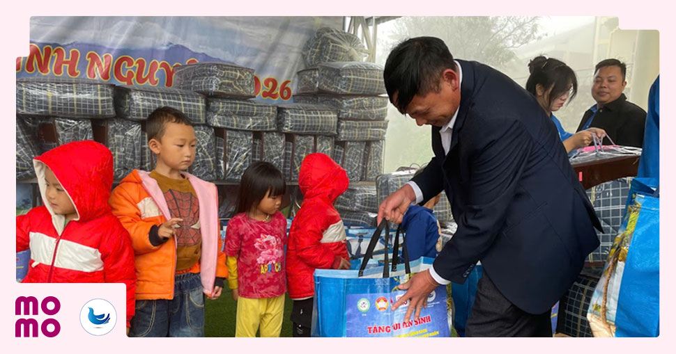 Gây quỹ trao 100 phần quà cho các em học sinh khó khăn tại Thanh Hoá và Hưng Yên