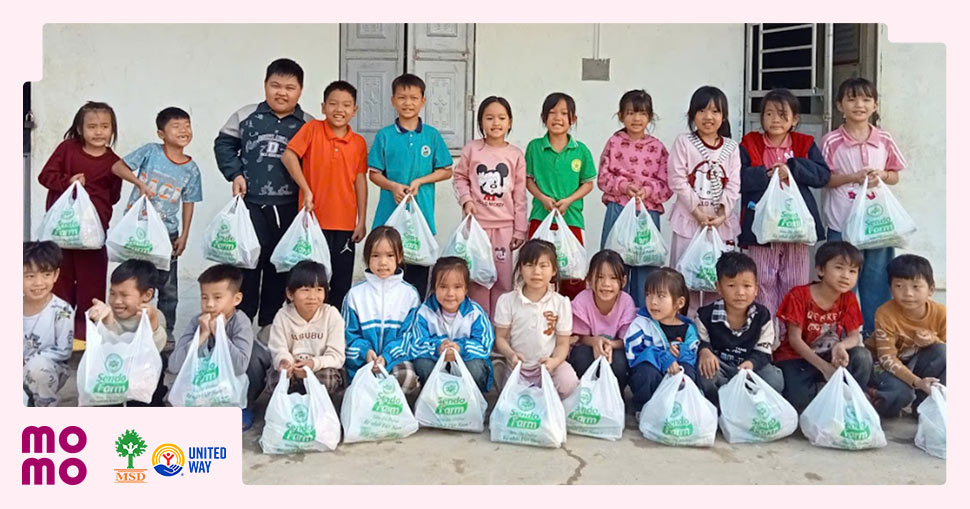 Mang Tết ấm đến vùng cao ảnh hưởng bởi mưa lũ - Cùng em vững bước đến trường