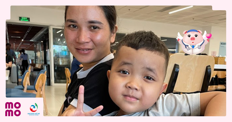 Bé Rcăm Yđa Niel, người dân tộc Êđê, dị tật bàn chân trái