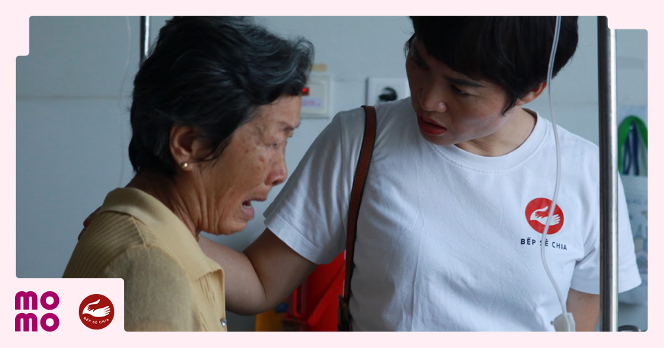 Bếp Sẻ Chia hỏi thăm tình hình các gia đình có con em đang điều trị 