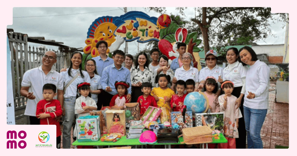 Mỗi chiếc áo, tấm chăn, đôi giày hay gói nhu yếu phẩm được trao đi sẽ giúp mùa đông ấm áp hơn - 2