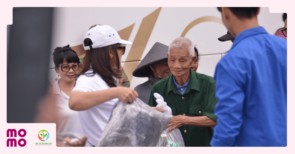 Giá rét không chỉ làm sức khỏe suy giảm, bệnh tật gia tăng, mà còn khiến việc học tập, sinh hoạt của những mảnh đời khó khăn thêm vất vả - 1