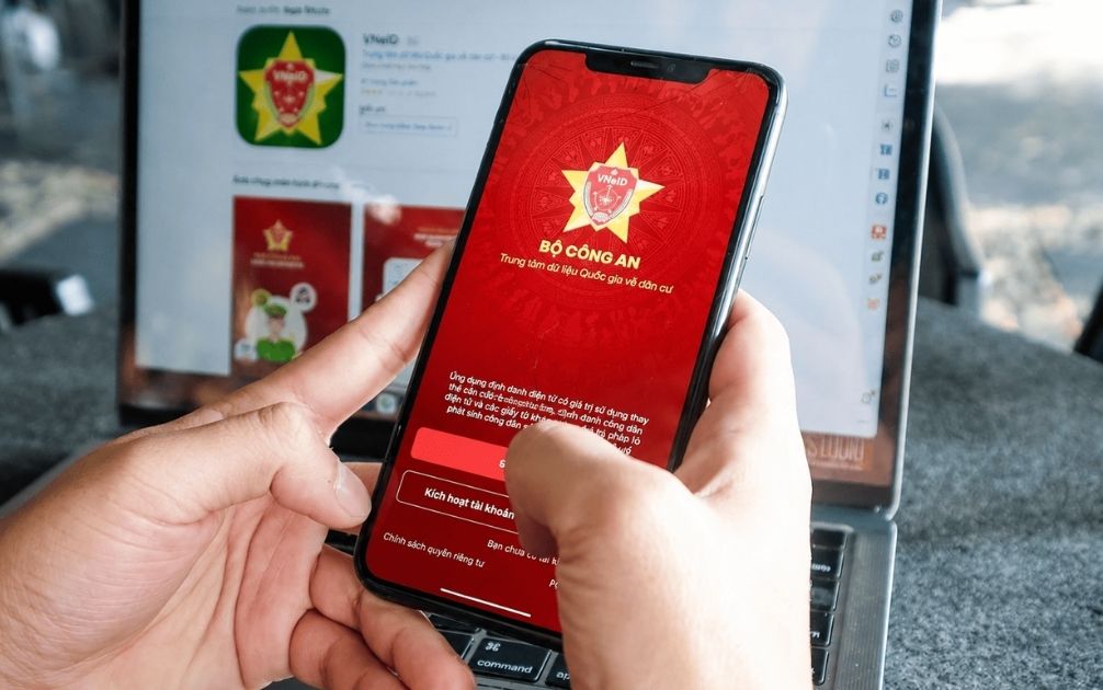 Thực hiện đăng ký xe trực tuyến thông qua máy tính hoặc điện thoại