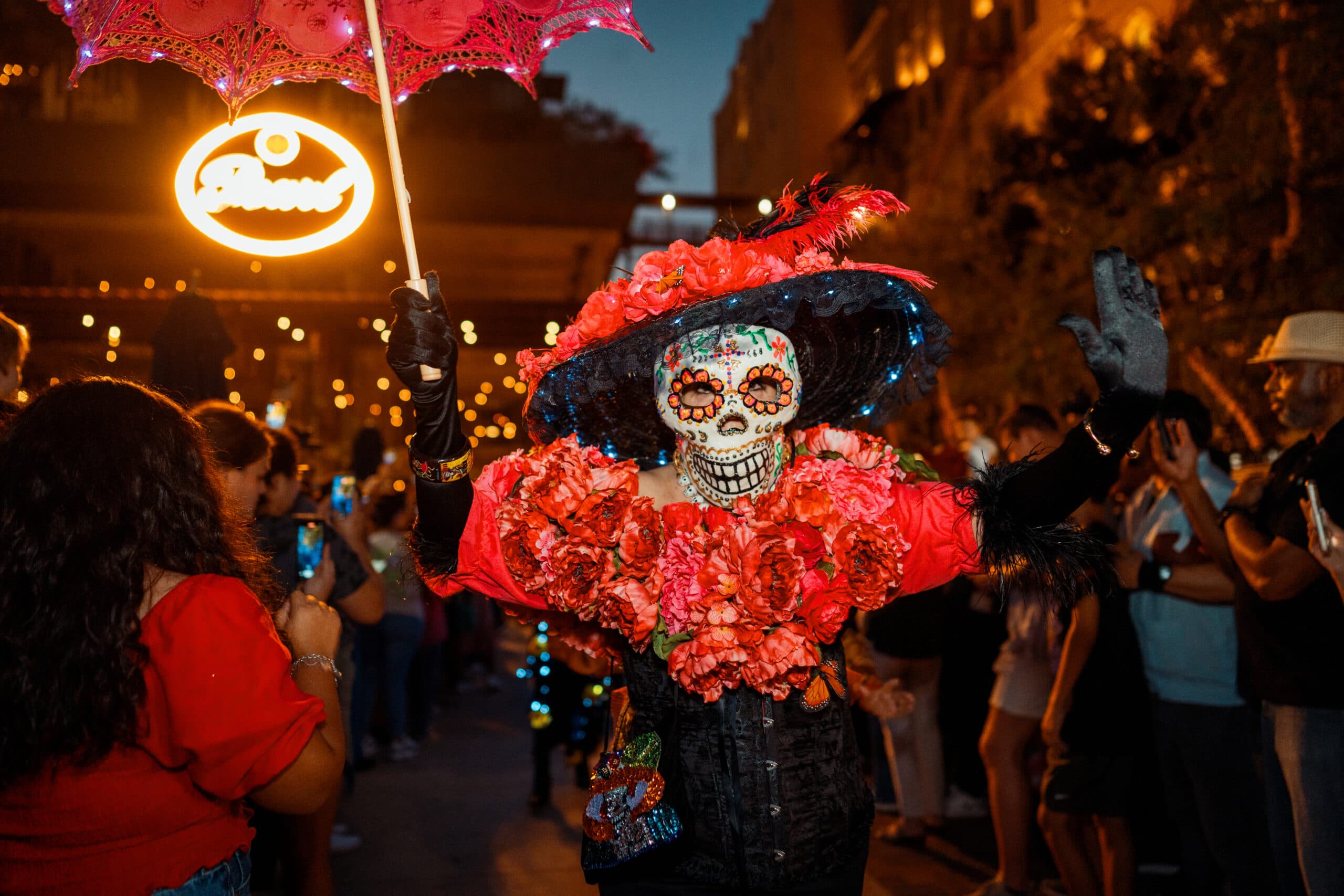 "Ngày Của Người Chết - Khi Sống Và Chết Cùng Nhảy Múa"