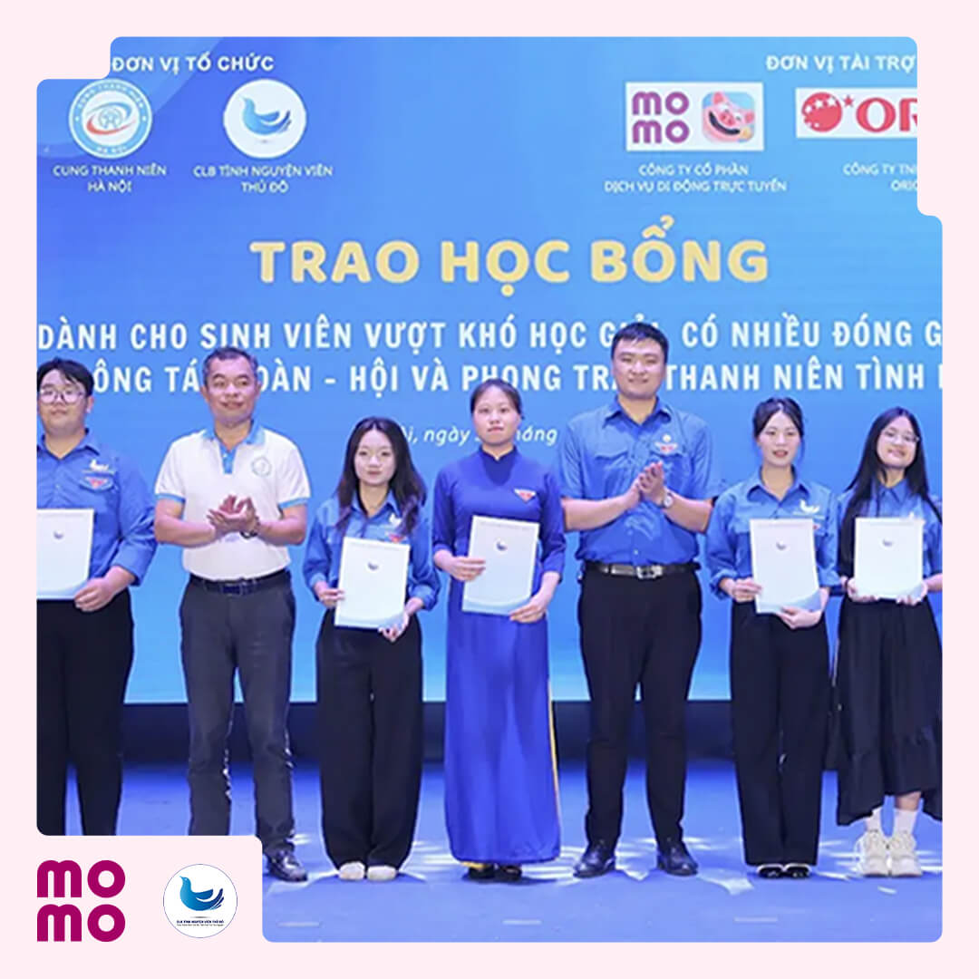 Trao 30 suất học bổng dành tặng cho các học sinh, sinh viên nghèo vượt khó học giỏi tại Hà Nội