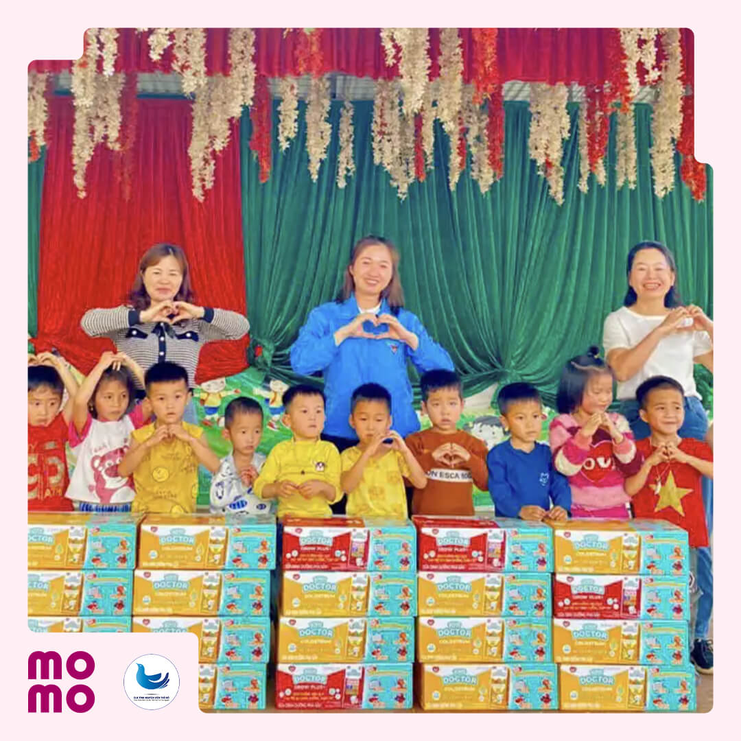 Trao tặng 75.000 ly sữa cho các em học sinh nghèo tại Hà Nội