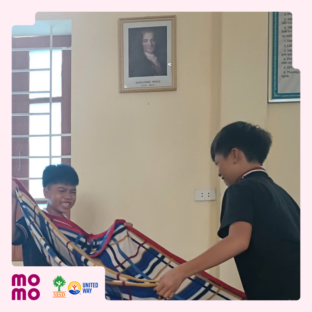 Hỗ trợ 500 em nhỏ chịu ảnh hưởng bởi bão lũ tại trường THCS Thạch Giám, Nghệ An