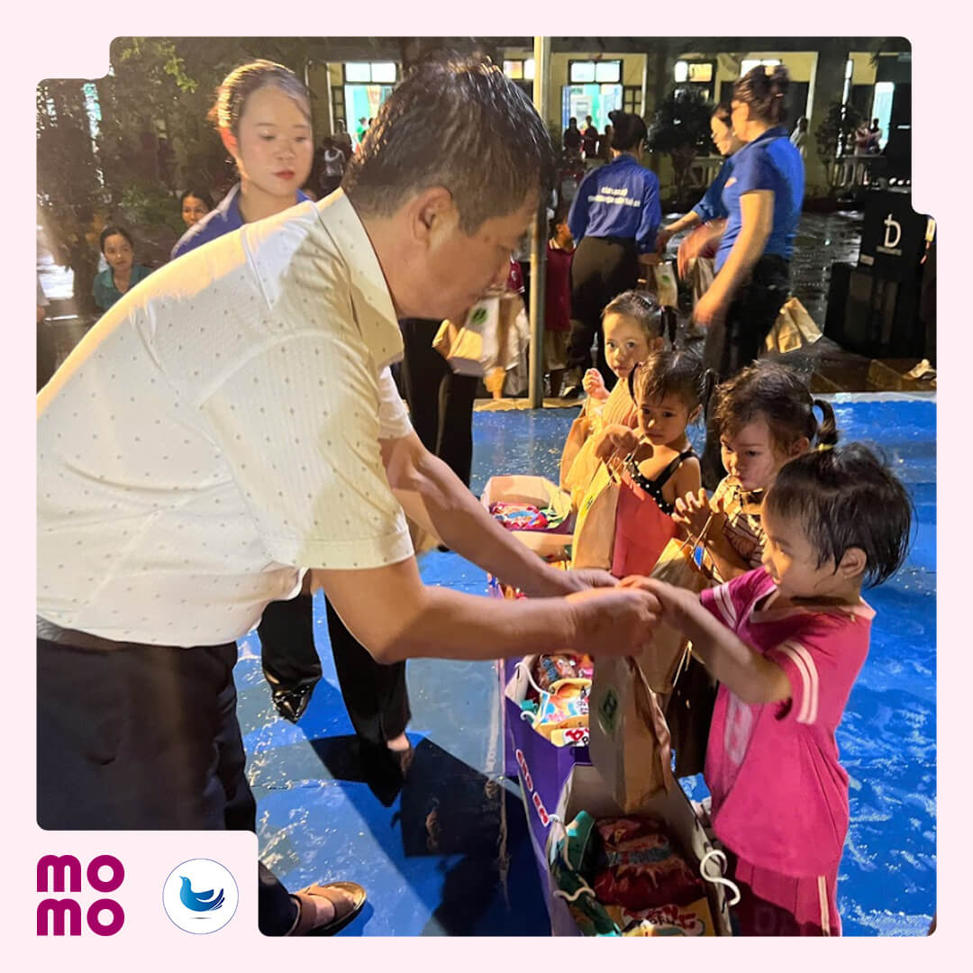 Trao 400 phần quà Tết Trung Thu cho các em tại Thanh Hóa