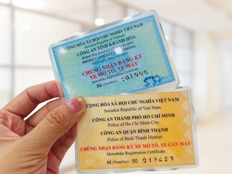 Cà-vẹt xe & Bảo hiểm Xe máy bắt buộc là những loại giấy tờ bắt buộc phải đem theo khi tham gia giao thông