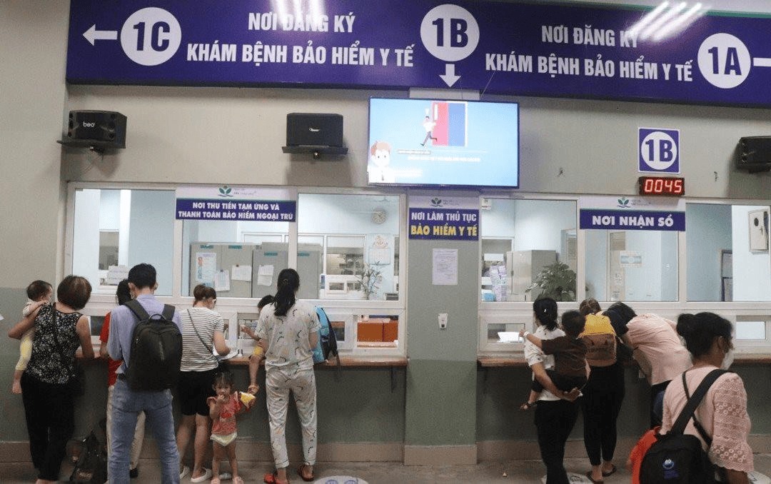 Để đảm bảo quyền lợi khám chữa bệnh, người tham gia BHYT nên khám đúng nơi đăng ký ban đầu và tìm hiểu kỹ khi chuyển tuyến