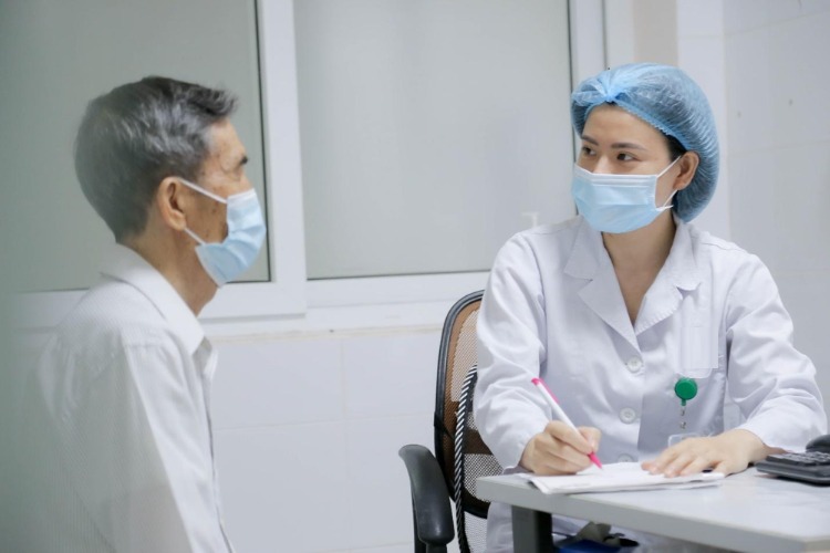 Cần liên hệ, thăm khám tại cơ sở khám chữa bệnh ban đầu để xin giấy chuyển tuyến bảo hiểm y tế online