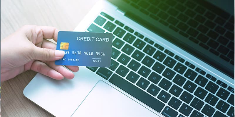 làm thẻ tín dụng có mất phí không