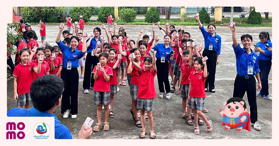 Góp Heo Vàng trao tặng 10.000 hộp sữa cho 3.000 em học sinh khó khăn tại Phú Thọ và Hưng Yên