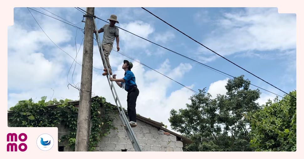 Đường điện sau khi lắp đặt sẽ hỗ trợ tổng công 3km đường được thắp sáng, phục vụ trực tiếp gần hơn 300 hộ gia đình - 1