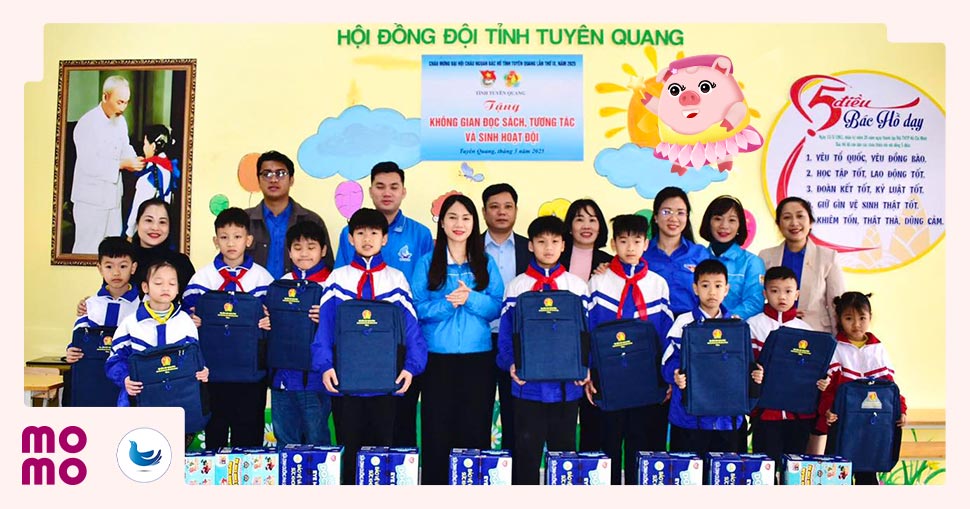 Góp Heo Vàng trao tặng 8.000 phần quà sinh hoạt hè cho các em học sinh nghèo vượt khó