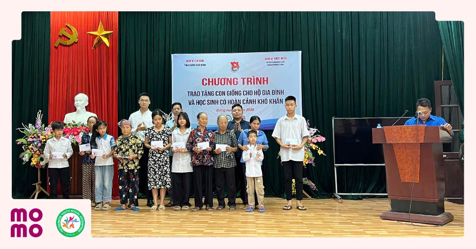 Chương trình tặng gà giống là bước khởi đầu để người dân có thêm phương tiện tạo ra thu nhập - 2