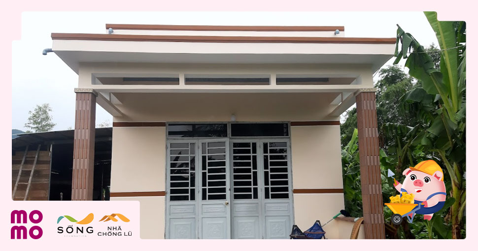 Vợ chồng hộ dân hưởng lợi từ dự án hạnh phúc bên ngôi nhà đang được xây dựng - 2