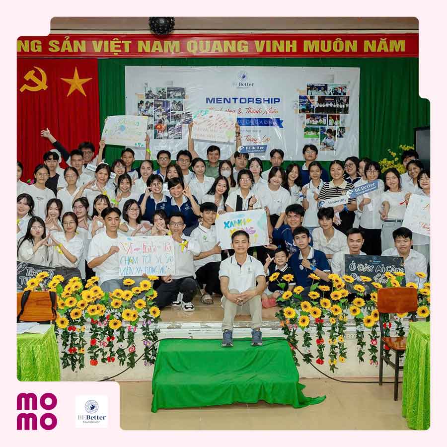 Trao học bổng “Thay đổi tương lai” cho 46 em học sinh - sinh viên đặc biệt khó khăn