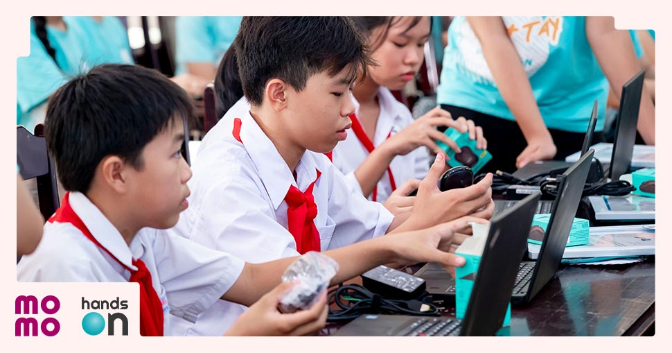 Gây quỹ trao tặng 80 suất học bổng cho các em học sinh giỏi vượt khó tại Vĩnh Long