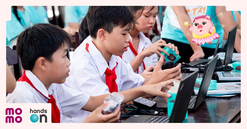Góp Heo Vàng trao tặng 80 suất học bổng cho các em học sinh giỏi vượt khó tại Vĩnh Long
