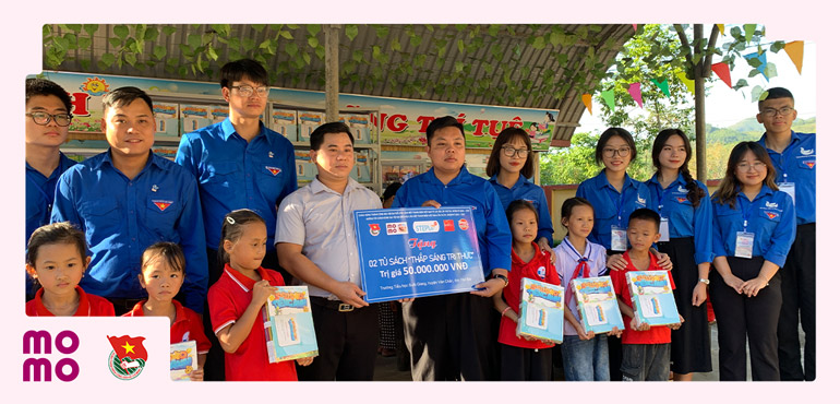 Mang sách đến với những trường học còn thiếu thốn cơ sở vật chất tại Yên Bái