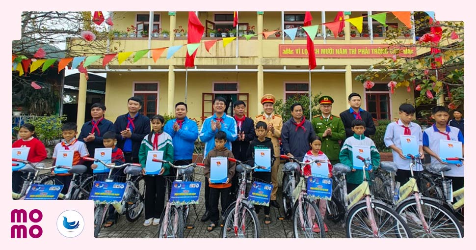 Gây quỹ tặng 40 xe đạp và học bổng cho học sinh nghèo vượt khó tại Thanh Hoá và Sơn La