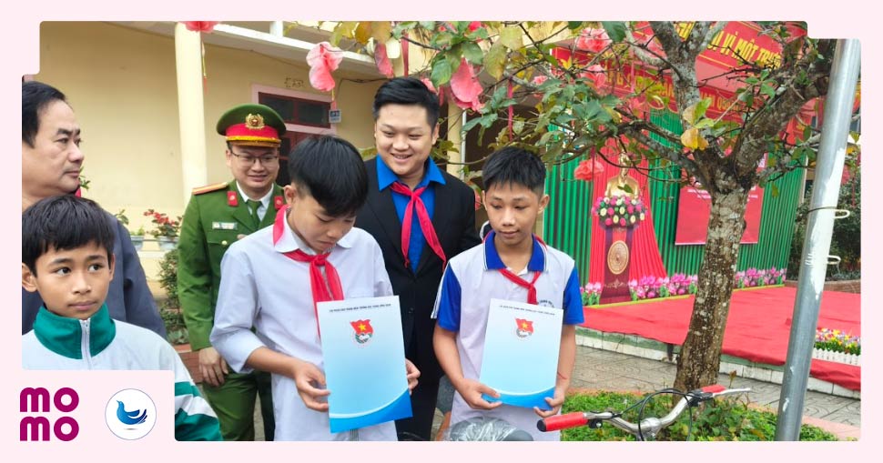 Chương trình cùng em đến trường đã chắp cánh ước mơ cho nhiều em học sinh nghèo - 1