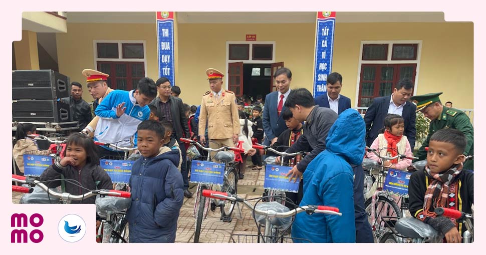 Chương trình cùng em đến trường đã chắp cánh ước mơ cho nhiều em học sinh nghèo - 2