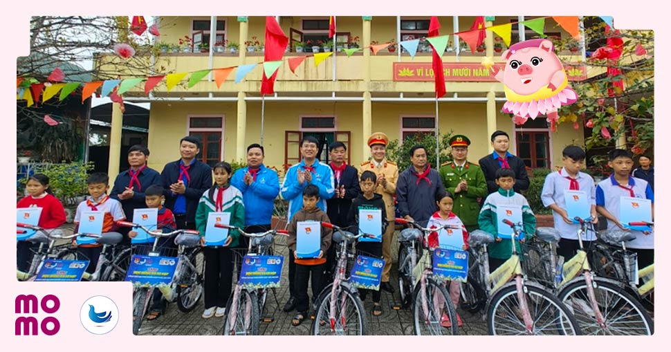 Góp Heo Vàng tặng 8.000 phần quà cho các em học sinh nghèo