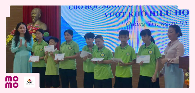 Trao cơ hội học tập đến 30 em học sinh nghèo hiếu học tại Quảng Trị