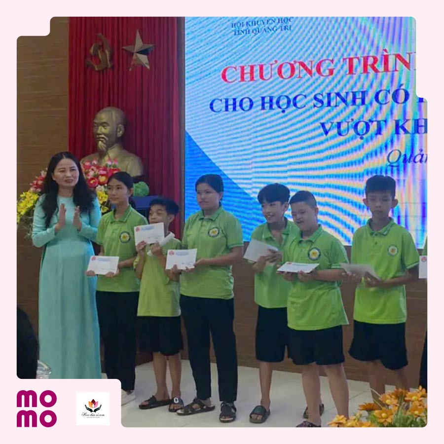 Trao cơ hội học tập đến 30 em học sinh nghèo hiếu học tại Quảng Trị