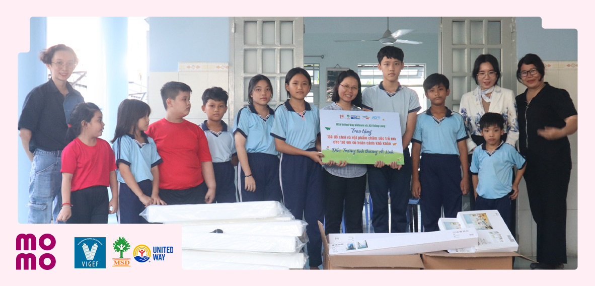 Tặng hơn 2.000 phần quà cho các em nhỏ có hoàn cảnh khó khăn tại Hà Nội và Tp.HaCM (Tháng 09/2024)