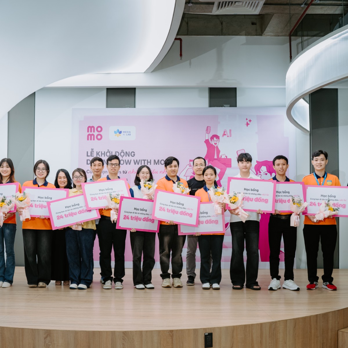 MoMo Khởi Động Dự Án “Grow With MoMo” – Cùng Bạn Trẻ Bản Lĩnh Đi Lên Từ Những Điều Nhỏ Bé