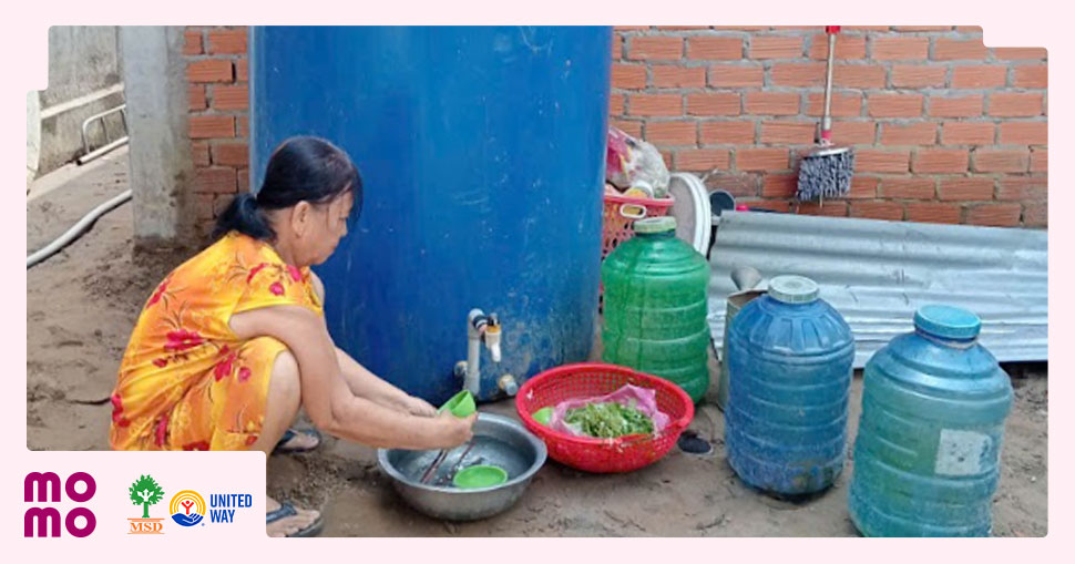 Nhiều người dân phải trữ nước mưa, mua nước ngọt từ nơi khác hoặc sử dụng nước kém chất lượng - 1
