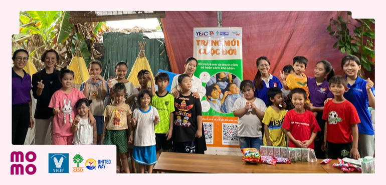 Trao tặng hơn 2.000 phần quà cho các em nhỏ có hoàn cảnh khó khăn tại Hà Nội và Tp. HCM (Tháng 12/2024)