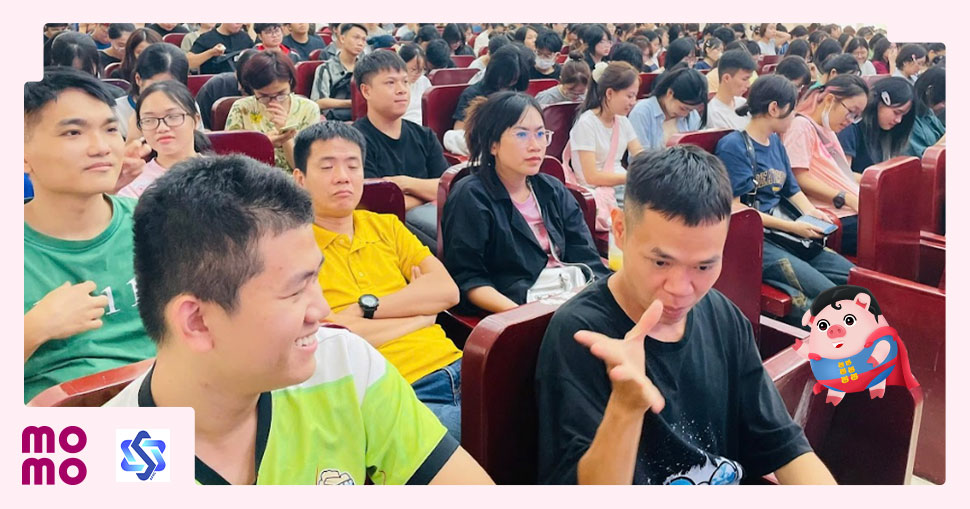 Góp Heo Vàng đưa ngôn ngữ ký hiệu vào giảng đường hỗ trợ cho 11 sinh viên trong Cộng đồng người Điếc