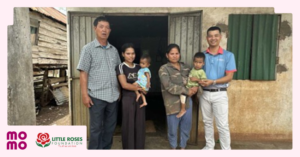 Với thu nhập ít ỏi, bữa cơm của cả gia đình bé Kpa T. thường chỉ có rau rừng, sắn luộc