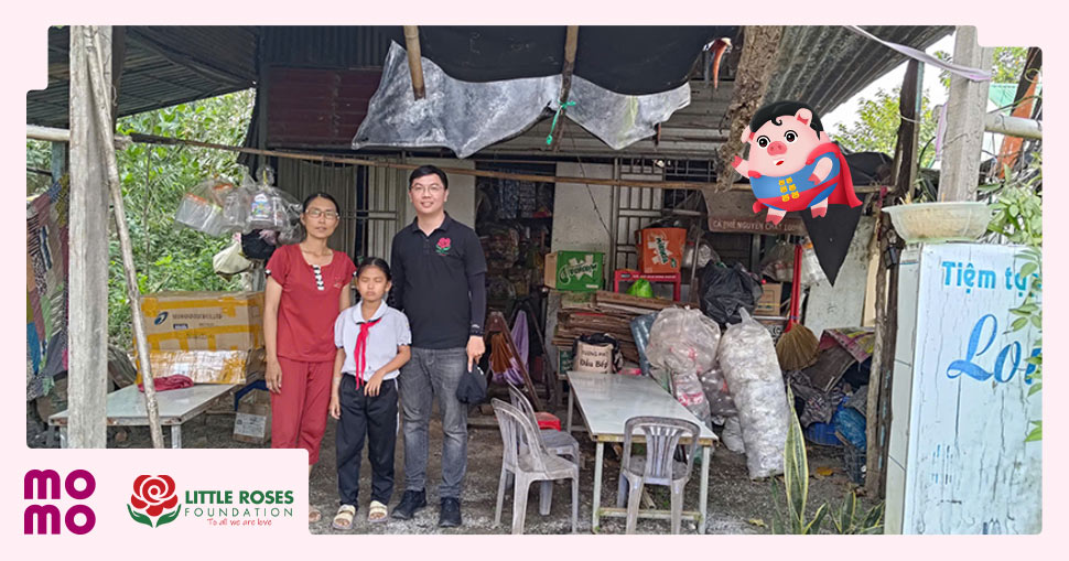 Các em học sinh nghèo vượt khó tại An Giang được trao học bổng - 1