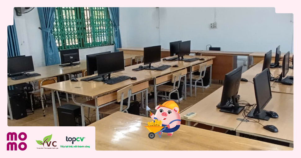 Phòng học đầy đủ máy tính không chỉ giúp tiết học trở nên sinh động, mà còn mở ra cơ hội để các em tiếp cận công nghệ - 2