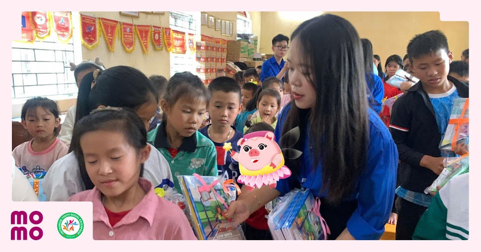 Góp Heo Vàng tặng 53.000 tập viết cho 5.000 em thiếu nhi bị ảnh hưởng trong bão lũ tại Lạng Sơn