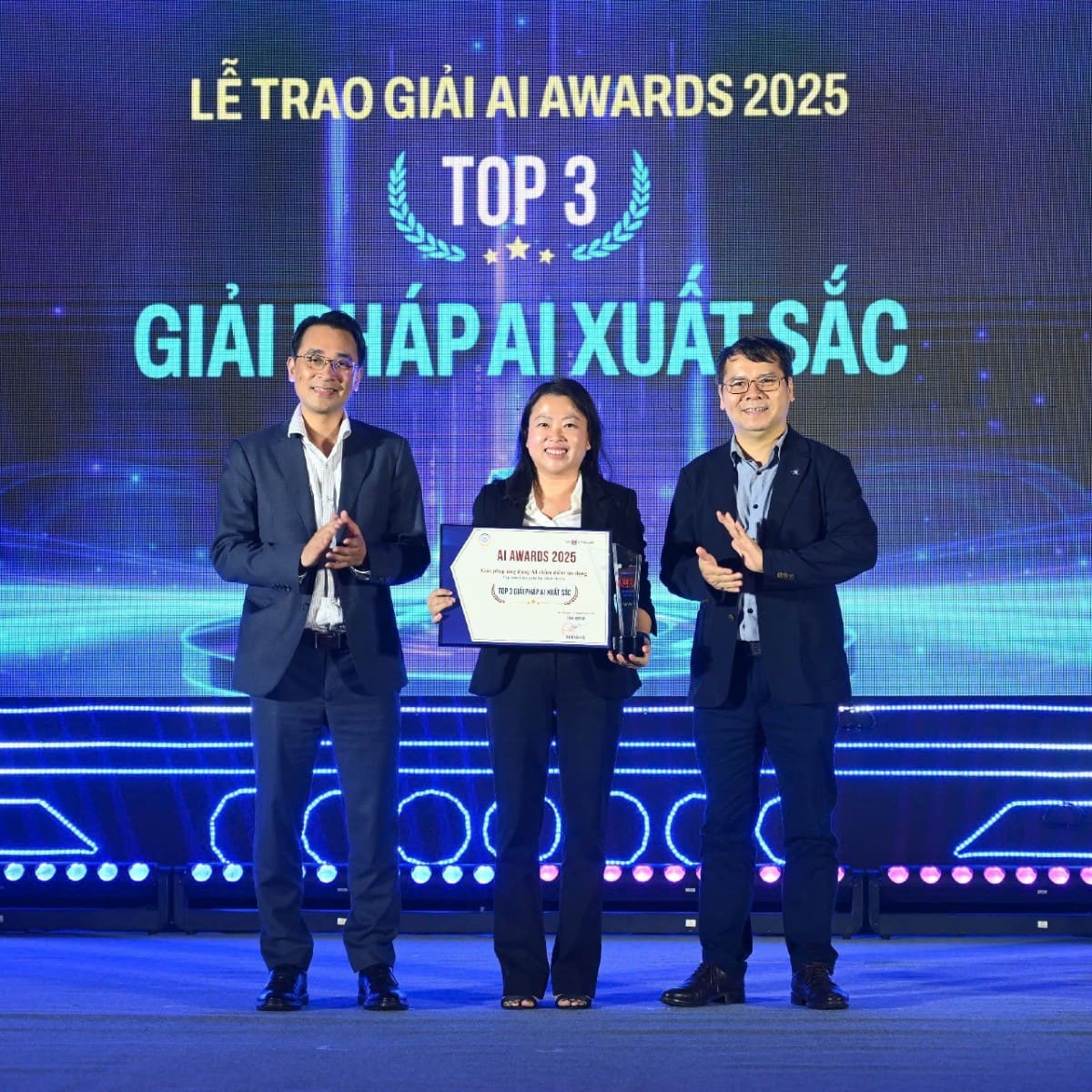 MoMo nhận cú đúp giải thưởng tại AI Awards 2025