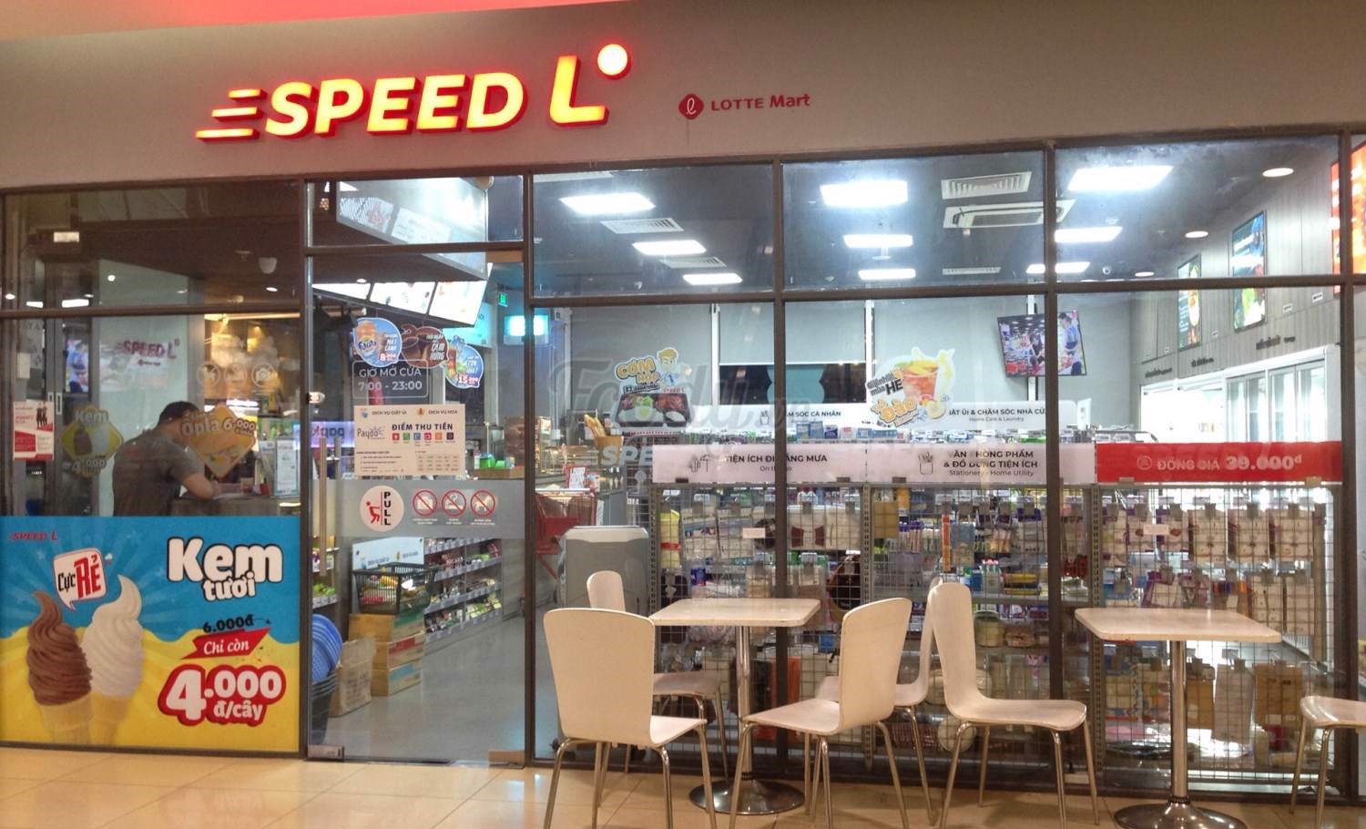 Speed L đầu tiên tại Việt Nam của siêu thị Lotte được đặt tại tòa nhà Pico Cộng Hòa, quận Tân Bình, thành phố Hồ Chí Minh.