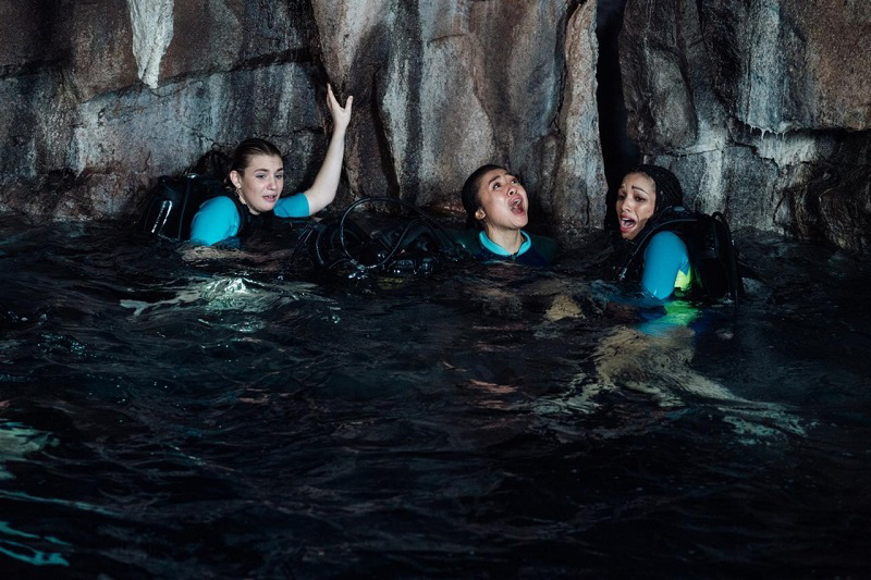 4 cô gái bị mắc kẹt dưới lòng đại dương
