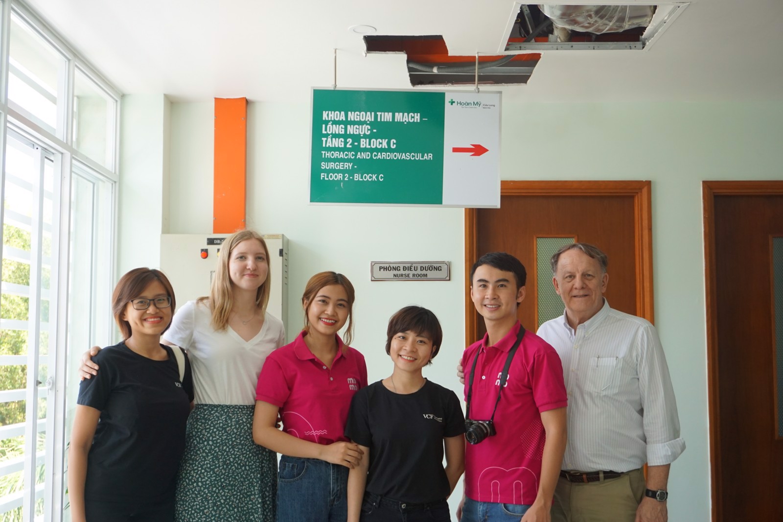 Đại diện Ví điện tử MoMo đồng hành cùng Quỹ VinaCapital Foundation đến thăm các bé mổ tim tại Cần Thơ.